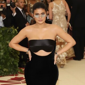 Kylie Jenner à l'ouverture de l'exposition "Corps célestes : Mode et imagerie catholique" pour le Met Gala à New York, le 7 mai 2018.