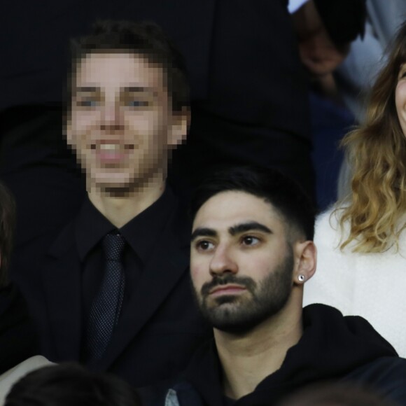 Lou Doillon avec son fils Marlowe dans les tribunes du Parc des Princes lors du match de Ligue 1 PSG - Rennes à Paris, le 12 mai 2018, à l'issue duquel le Paris Saint-Germain a fêté son titre de champion de France. © Marc Ausset-Lacroix/Bestimage