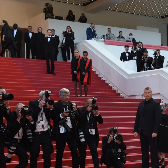 Carla Bruni Sarkozy (bijoux Chopard) - Montée des marches du film " Le Grand Bain " lors du 71ème Festival International du Film de Cannes. Le 13 mai 2018 © Giancarlo Gorassini / Bestimage