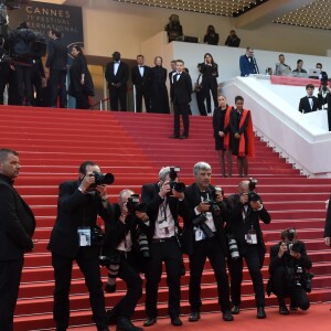 Carla Bruni Sarkozy (bijoux Chopard) - Montée des marches du film " Le Grand Bain " lors du 71ème Festival International du Film de Cannes. Le 13 mai 2018 © Giancarlo Gorassini / Bestimage