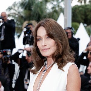 Carla Bruni Sarkozy (bijoux Chopard) - Montée des marches du film " Le Grand Bain " lors du 71ème Festival International du Film de Cannes. Le 13 mai 2018 © Giancarlo Gorassini / Bestimage