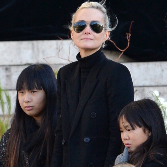 Brigitte Macron, Laeticia Hallyday et ses filles Joy et Jade, Laura Smet, David Hallyday - Arrivées des personnalités en l'église de La Madeleine pour les obsèques de Johnny Hallyday à Paris le 8 decembre 2017. © Veeren/Bestimage