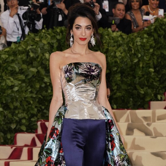 Amal Clooney au Met Gala à New York, le 7 mai 2018