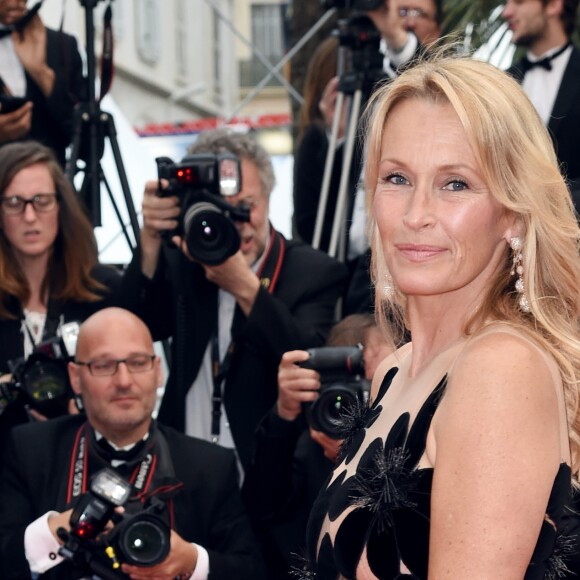 Estelle Lefébure (bijoux De Grisogono, robe Yanina Couture) - Montée des marches du film " Burning " lors du 71ème Festival International du Film de Cannes. Le 16 mai 2018 © Giancarlo Gorassini / Bestimage