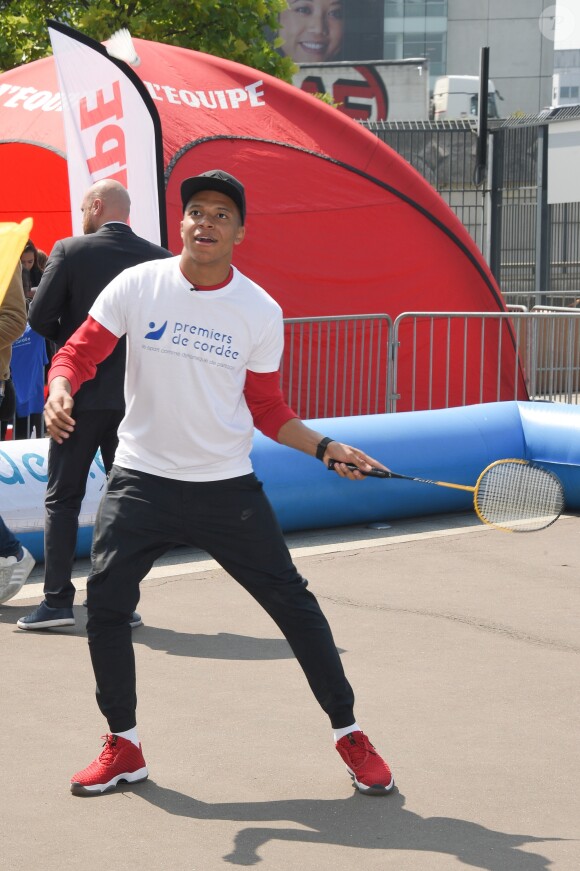 Mbappé aux côtés des enfants malades de l'ONG Premiers de Cordée