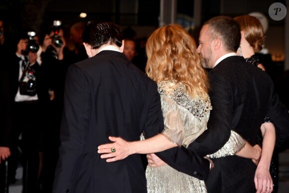 Nicolas Maury, Vanessa Paradis, Yann Gonzalez, Kate Moran (Robe Chanel) - Montée des marches du film " Un couteau dans le coeur " lors du 71ème Festival International du Film de Cannes. Le 17 mai 2018 © Giancarlo Gorassini / Bestimage