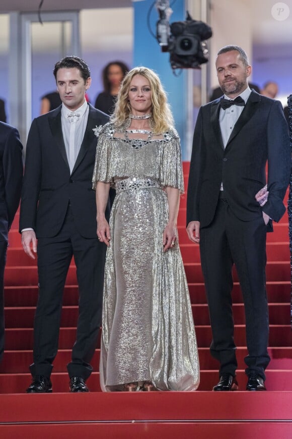 Nicolas Maury, Vanessa Paradis, Yann Gonzalez - Montée des marches du film " Un couteau dans le coeur " lors du 71ème Festival International du Film de Cannes. Le 17 mai 2018 © Borde-Jacovides-Moreau/Bestimage