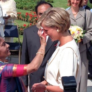 "LADY DIANA" ASSISTE A UN GALA EN AUSTRALIE PRINCESSE "PLEIN PIED" KGC-22 Princess Diana attends a Gala evening on the first night of her visit to Australia. 31-10-199631/10/1996 - 