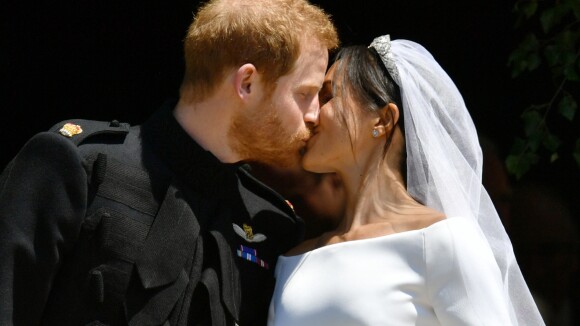 Mariage du prince Harry et Meghan Markle : LE baiser, fous d'amour à l'église...