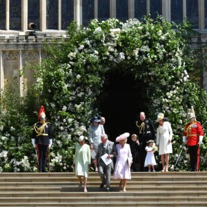 Le prince Harry et Meghan Markle (en robe de mariée Givenchy), duc et duchesse de Sussex, à la sortie de chapelle St. George au château de Windsor après leur mariage le 19 mai 2018.