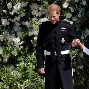 Le prince Harry et Meghan Markle (en robe de mariée Givenchy), duc et duchesse de Sussex, à la sortie de chapelle St. George au château de Windsor après leur mariage le 19 mai 2018.