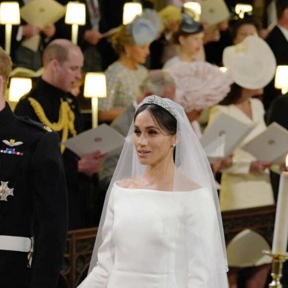 Le prince Harry et Meghan Markle (en robe de mariée Givenchy), duc et duchesse de Sussex, mari et femme à la sortie de chapelle St. George au château de Windsor après leur mariage le 19 mai 2018.