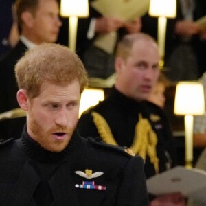 Le prince Harry et Meghan Markle (en robe de mariée Givenchy), duc et duchesse de Sussex, mari et femme à la sortie de chapelle St. George au château de Windsor après leur mariage le 19 mai 2018.