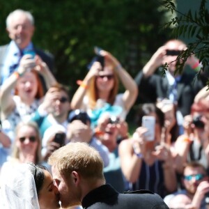 Le prince Harry et Meghan Markle, duc et duchesse de Sussex, ont célébré leur mariage le 19 mai 2018 en la chapelle St George à Windsor. Une cérémonie marquée notamment par leur émouvante complicité amoureuse, qui sautait aux yeux...