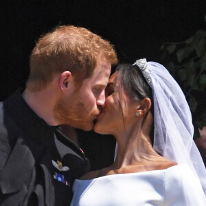 Le prince Harry et Meghan Markle, duc et duchesse de Sussex, ont célébré leur mariage le 19 mai 2018 en la chapelle St George à Windsor. Une cérémonie marquée notamment par leur émouvante complicité amoureuse, qui sautait aux yeux...