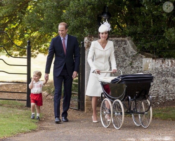 Le prince William, Kate Middleton, leur fils le prince George de Cambridge et leur fille la princesse Charlotte de Cambridge - Sorties après le baptême de la princesse Charlotte de Cambridge à l'église St. Mary Magdalene à Sandringham, le 5 juillet 2015.