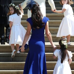 Kate Middleton et Jessica Mulroney (robe bleue) arrivent à la chapelle St. George avec les pageboys (jeunes pages) et flowergirls (porteuses de fleurs) pour le mariage du prince Harry et de Meghan Markle au château de Windsor, samedi 19 mai 2018