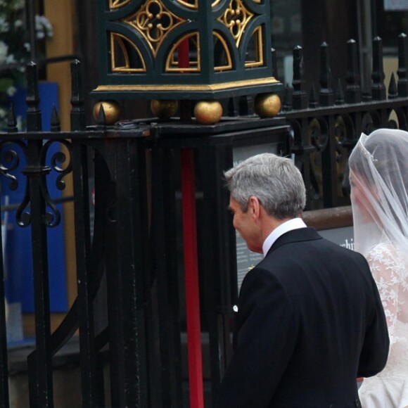 Pippa Middleton au mariage de sa soeur Kate (avec leur père Michael) et du prince William à Londres le 29 avril 2011