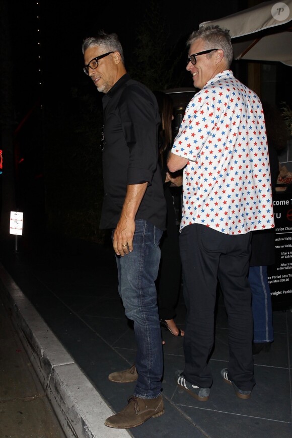 Exclusif - Sandra Bullock et son compagnon Bryan Randall quittent le restaurant Roku Sushi à West Hollywood le 18 mai 2018.