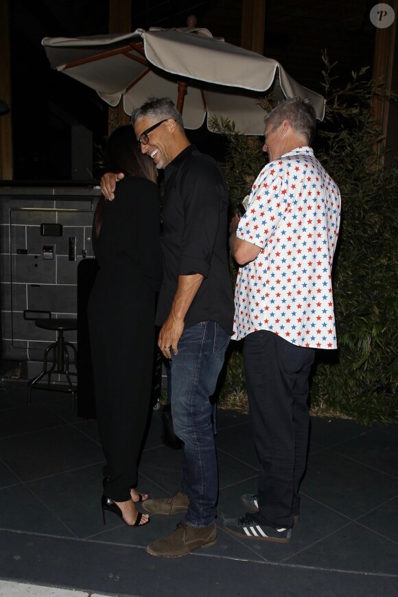 Exclusif - Sandra Bullock et son compagnon Bryan Randall quittent le restaurant Roku Sushi à West Hollywood le 18 mai 2018.