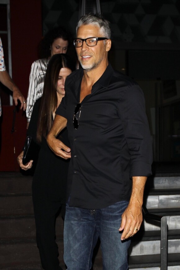 Exclusif - Sandra Bullock et son compagnon Bryan Randall quittent le restaurant Roku Sushi à West Hollywood le 18 mai 2018.