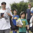 Exclusif - Kevin Federline emmène ses enfants Jayden et Sean jouer au foot à Woodland Hills, le 17 mai 2015