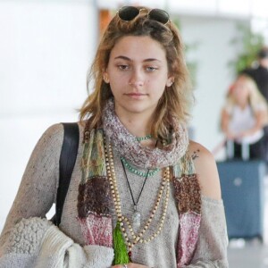 Semi Exclusif - Paris Jackson arrive à Paris et quitte l'aéroport dans un van Mercedes le 24 mai 2018. / Bestimage