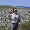 La princesse Victoria de Suède dans le Parc national de Kosterhavet dans l'archipel des îles Koster, dans l'ouest de la Suède, le 24 mai 2018. La dixième de ses "promenades" destinées à valoriser le patrimoine naturel de son pays.