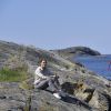 La princesse Victoria de Suède dans le Parc national de Kosterhavet dans l'archipel des îles Koster, dans l'ouest de la Suède, le 24 mai 2018. La dixième de ses "promenades" destinées à valoriser le patrimoine naturel de son pays.