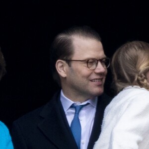 La princesse Estelle et le prince Oscar de Suède étaient cette année encore les vedettes, auprès de leurs parents Victoria et Daniel, de l'apparition au balcon du palais royal Drottningholm à Stockholm de la famille royale pour le 72e anniversaire du roi Carl XVI Gustaf de Suède.