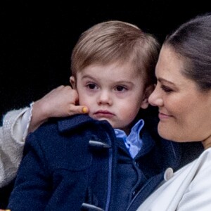 La princesse Estelle et le prince Oscar de Suède étaient cette année encore les vedettes, auprès de leurs parents Victoria et Daniel, de l'apparition au balcon du palais royal Drottningholm à Stockholm de la famille royale pour le 72e anniversaire du roi Carl XVI Gustaf de Suède.