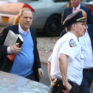 Le producteur déchu Harvey Weinstein s'est présenté vendredi à un commissariat du sud de Manhattan, à New York le 25 mai 2018.