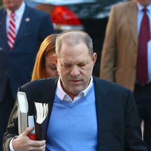 Le producteur déchu Harvey Weinstein s'est présenté vendredi à un commissariat du sud de Manhattan, à New York le 25 mai 2018.