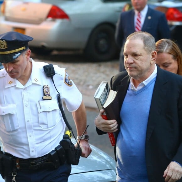 Le producteur déchu Harvey Weinstein s'est présenté vendredi à un commissariat du sud de Manhattan, à New York le 25 mai 2018.