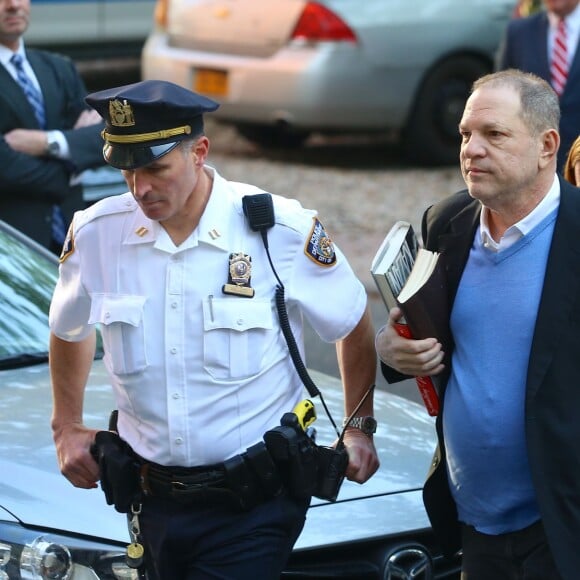 Le producteur déchu Harvey Weinstein s'est présenté vendredi à un commissariat du sud de Manhattan, à New York le 25 mai 2018.