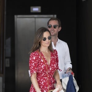 Pippa Middleton (enceinte) et son mari James Matthews lors des Internationaux de Tennis de Roland-Garros à Paris, France, le 27 mai 2018. © Jacovides-Moreau/Bestimage