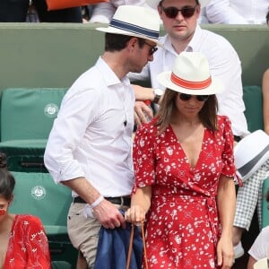 Pippa Middleton (enceinte) et son mari James Matthews lors des Internationaux de Tennis de Roland-Garros à Paris, France, le 27 mai 2018. © Jacovides-Moreau/Bestimage