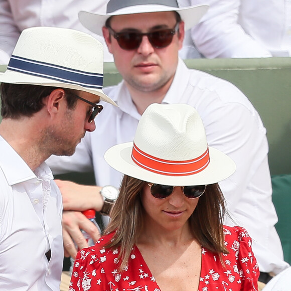 Pippa Middleton (enceinte) et son mari James Matthews lors des Internationaux de Tennis de Roland-Garros à Paris, France, le 27 mai 2018. © Jacovides-Moreau/Bestimage