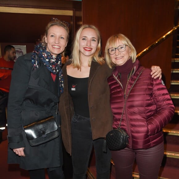 Alexandra Lamy avec sa fille Chloé Jouannet et sa mère Michele Lamy - Représentation de la pièce "Les Monologues du Vagin" au théâtre le Comédia à Paris le 12 mars 2018. © Guirec Coadic/Bestimage