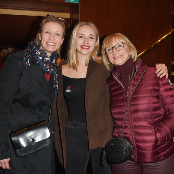Alexandra Lamy avec sa fille Chloé Jouannet et sa mère Michele Lamy - Représentation de la pièce "Les Monologues du Vagin" au théâtre le Comédia à Paris le 12 mars 2018. © Guirec Coadic/Bestimage