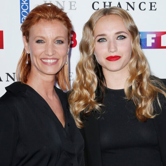 Alexandra Lamy avec sa fille Chloé Jouannet - Avant-première du film "Une chance de trop" au cinéma Gaumont Marignan à Paris, le 24 juin 2015.