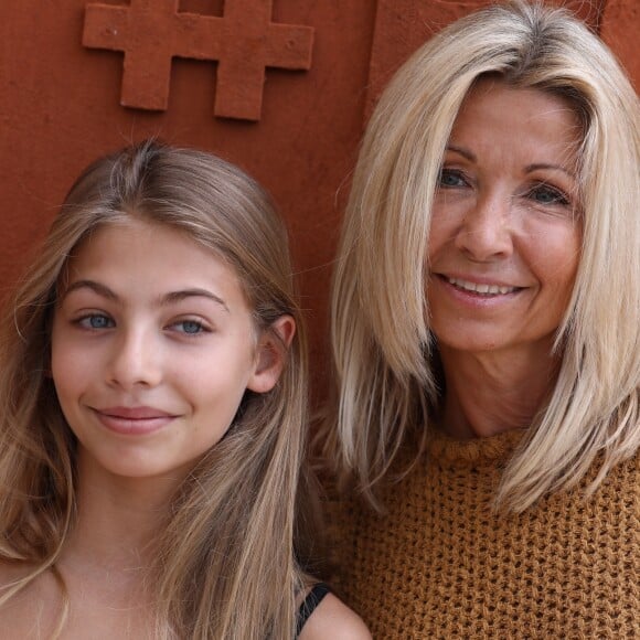 Natty Belmondo et sa fille Stella Belmondo au village lors des internationaux de France de Roland Garros à Paris, le 31 mai 2017. © Dominique Jacovides - Cyril Moreau/ Bestimage