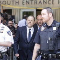 Harvey Weinstein risque entre 5 et 25 ans de prison et plaide "non coupable"