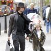 Liam Gallagher et son fils Lennon à Londres. Avril 2008.