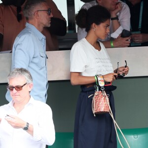 Exclusif - Vincent Cassel et sa compagne Tina Kunakey dans les tribunes des internationaux de Roland Garros - jour 5 - à Paris, France, le 31 mai 2018. © Cyril Moreau - Dominique Jacovides/Bestimage