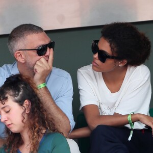 Exclusif - Vincent Cassel et sa compagne Tina Kunakey dans les tribunes des internationaux de Roland Garros - jour 5 - à Paris, France, le 31 mai 2018. © Cyril Moreau - Dominique Jacovides/Bestimage