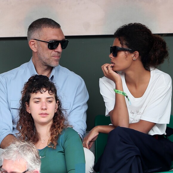 Exclusif - Vincent Cassel et sa compagne Tina Kunakey dans les tribunes des internationaux de Roland Garros - jour 5 - à Paris, France, le 31 mai 2018. © Cyril Moreau - Dominique Jacovides/Bestimage