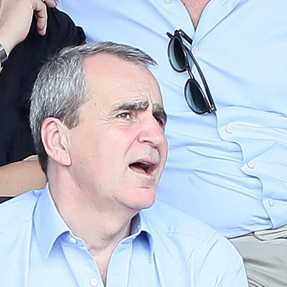 Flavie Flament et son compagnon Vladimir regardent le match entre R.Nadal et R. Gasquet dans les tribunes des Internationaux de France de Tennis de Roland-Garros à Paris le 2 juin 2018.