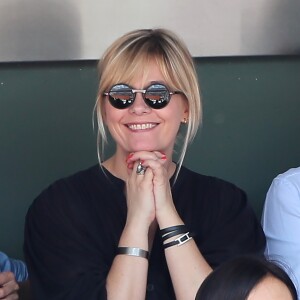 Flavie Flament dans les tribunes des Internationaux de France de Tennis de Roland-Garros à Paris le 2 juin 2018.