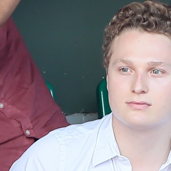 Flavie Flament et Michel Cymes - People dans les tribunes lors des Internationaux de France de Tennis de Roland-Garros à Paris le 2 juin 2018.